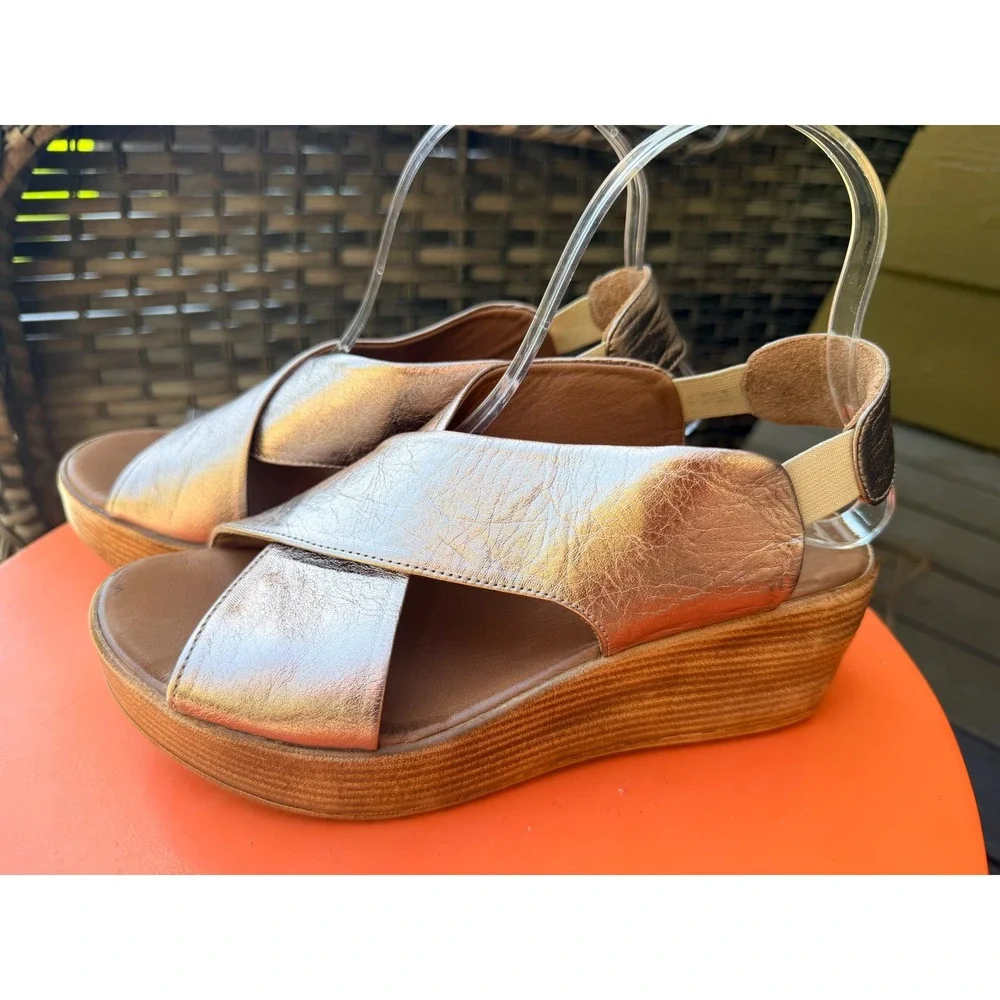 Bueno Sandals Womens 38 Rose Gold Metallic Leather Crisscross Platform Wedge‎
